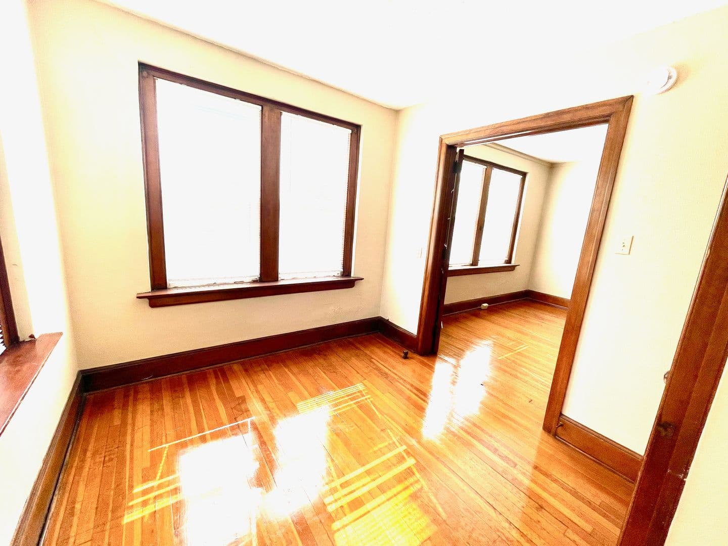 Des Moines Apartment: 527 40th St