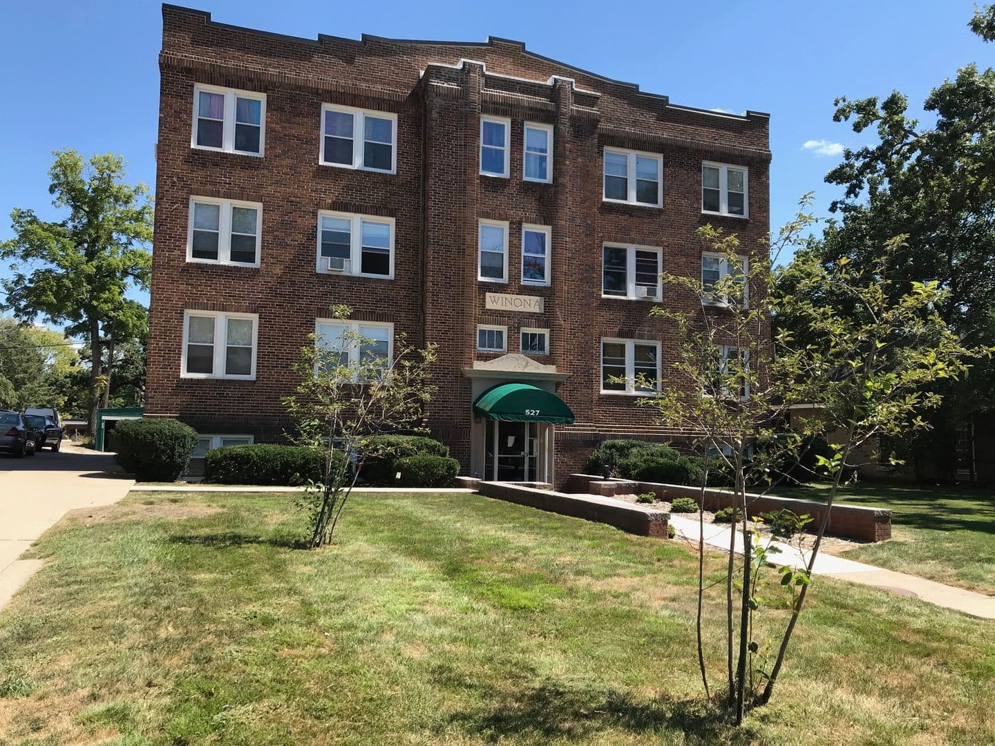 Des Moines Apartment: 527 40th St