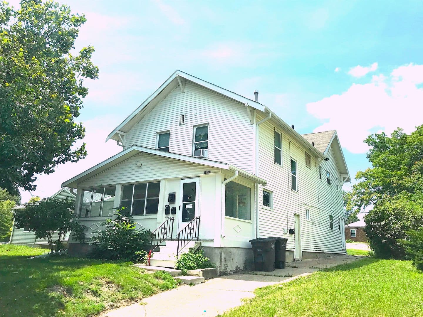 Des Moines Apartment: 1504-1506 28th St