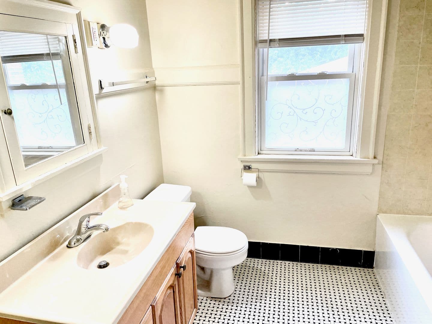 Des Moines Apartment: Kingman Garden