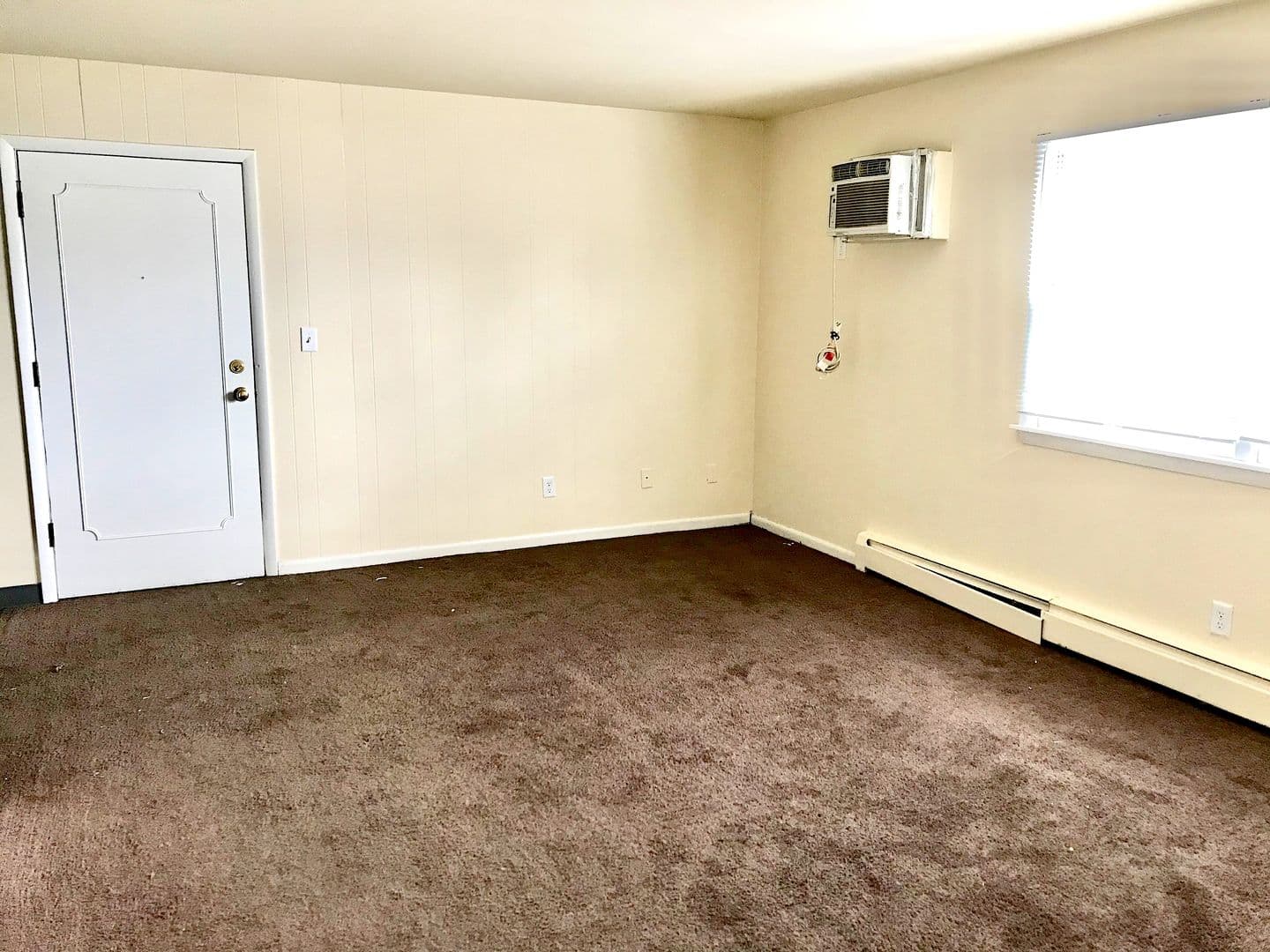 Des Moines Apartment: 4223 Chamberlain