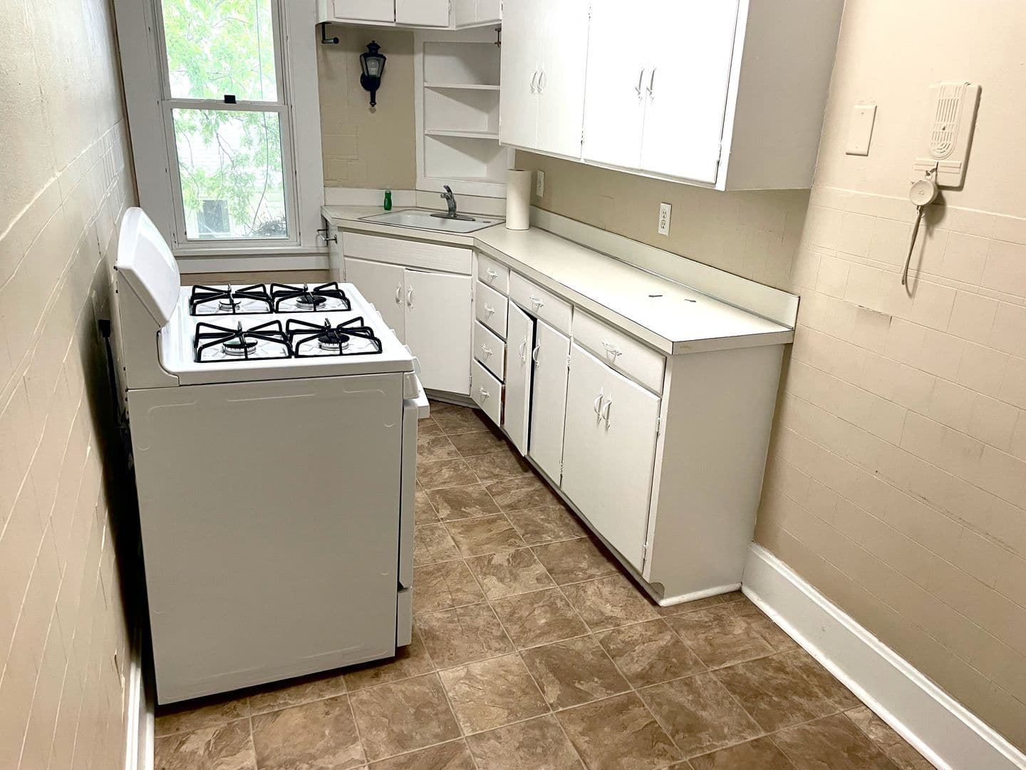 Des Moines Apartment: 4215 Grand Ave