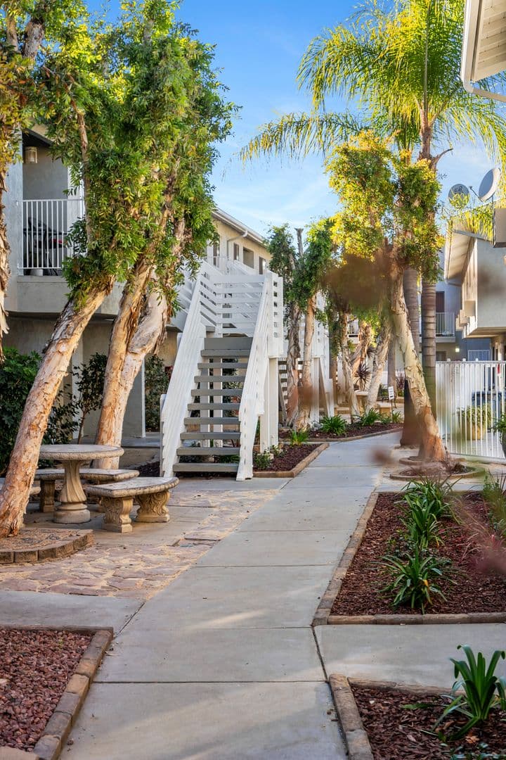 El Cajon Apartment: 215 S Lincoln Ave