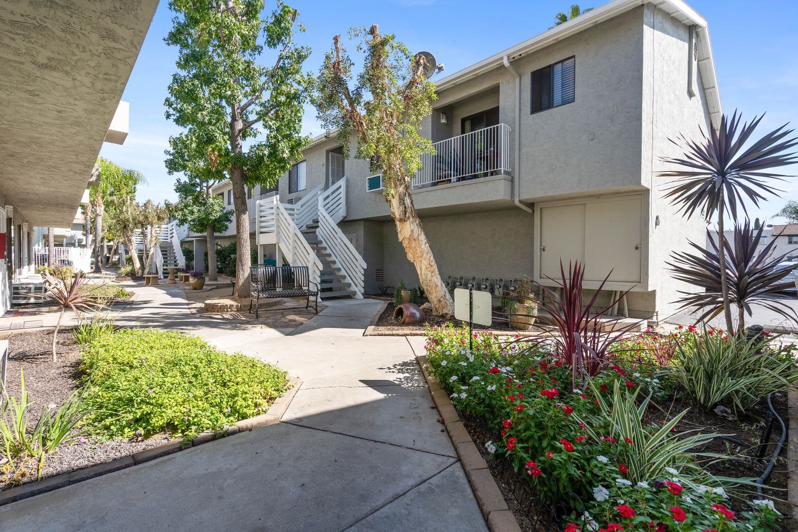 El Cajon Apartment: 215 S Lincoln Ave