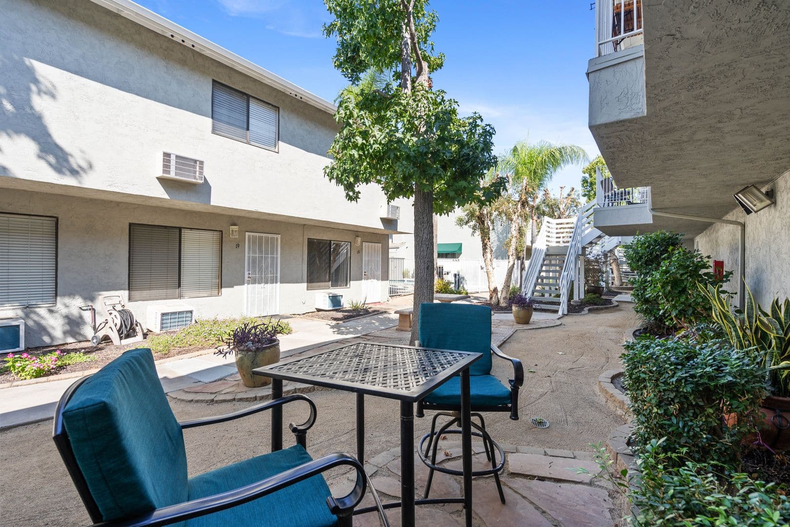 El Cajon Apartment: 215 S Lincoln Ave