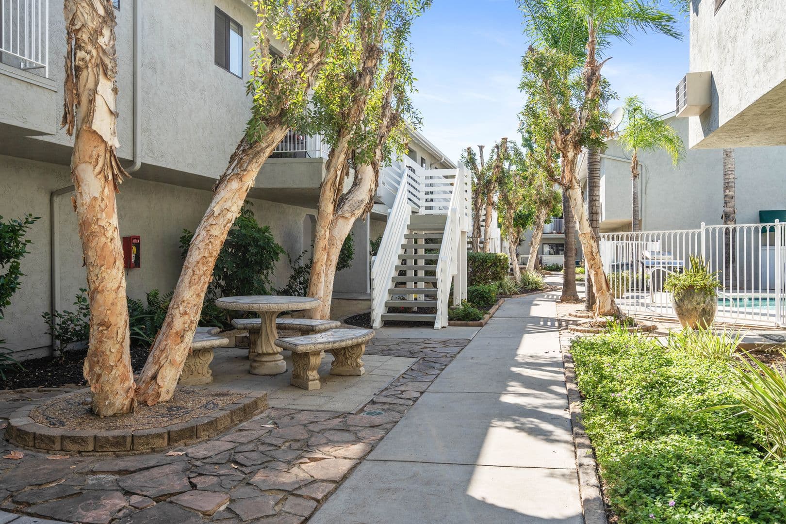 El Cajon Apartment: 215 S Lincoln Ave