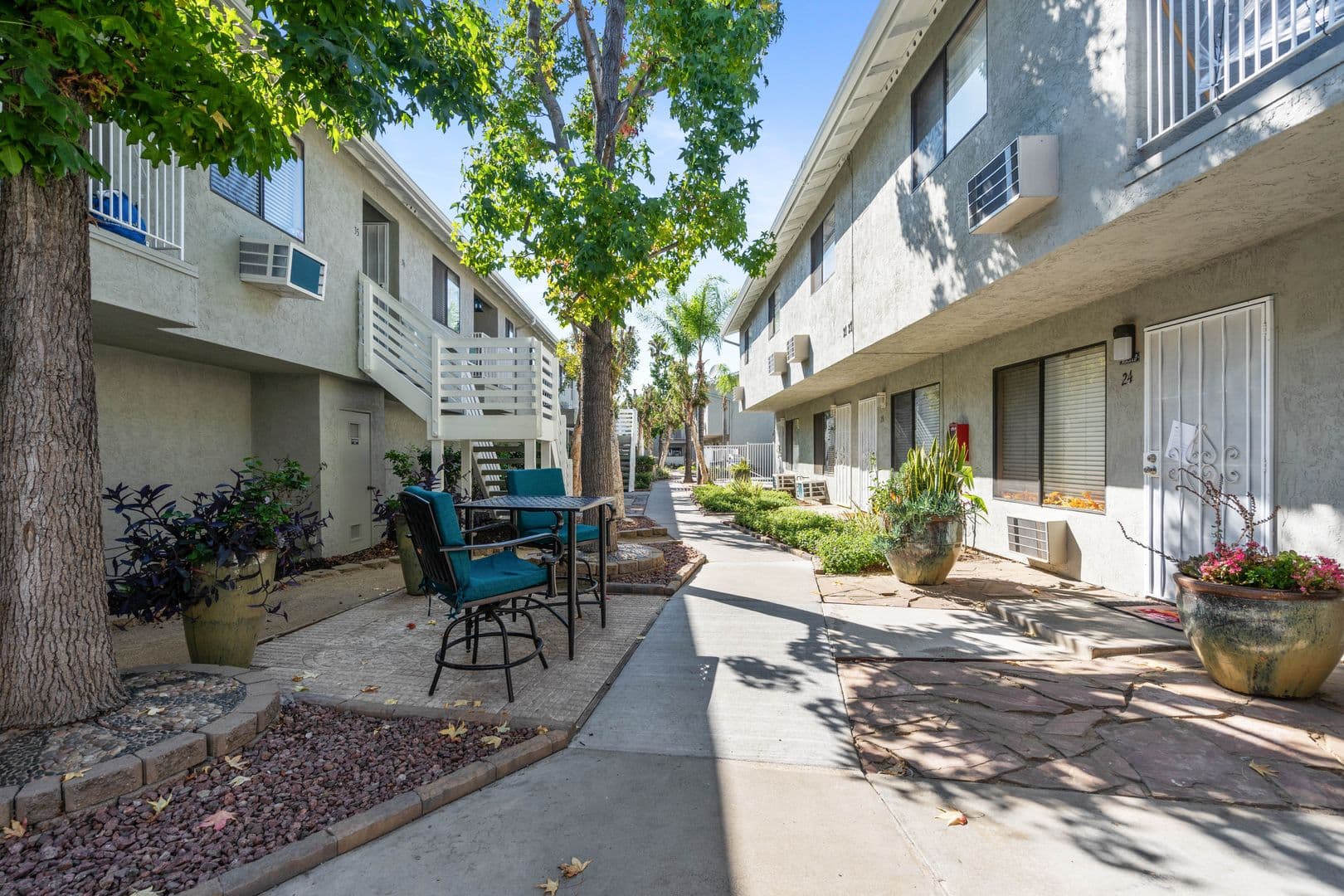 El Cajon Apartment: 215 S Lincoln Ave