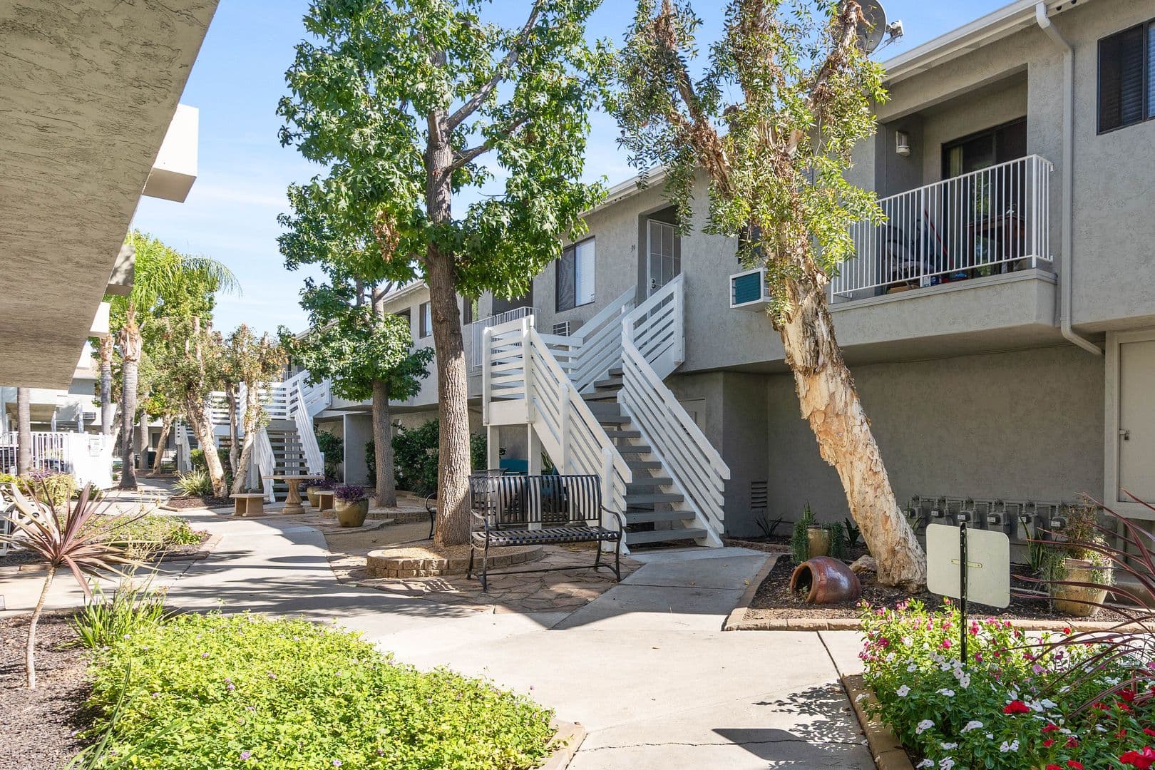 El Cajon Apartment: 215 S Lincoln Ave
