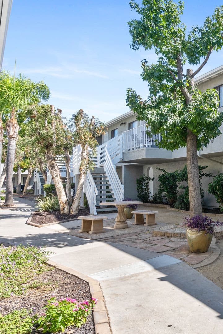 El Cajon Apartment: 215 S Lincoln Ave