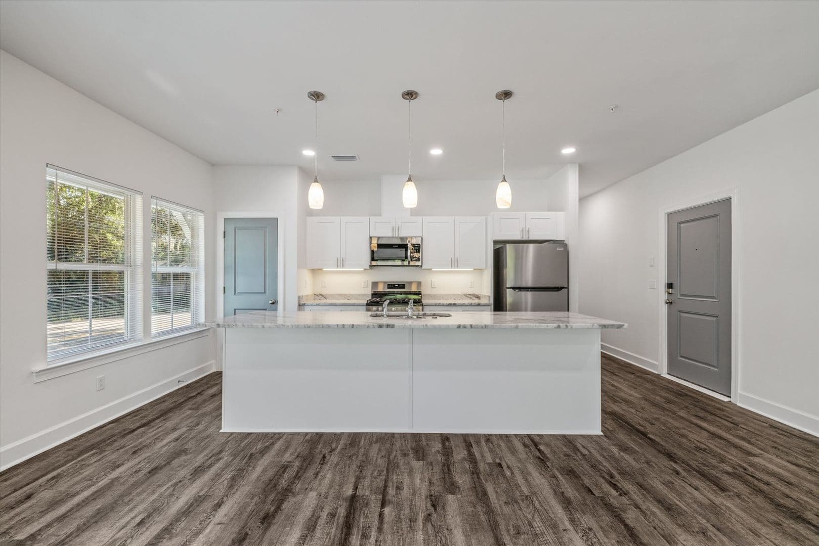 TALLAHASSEE Apartment: 1720 Airport Drive