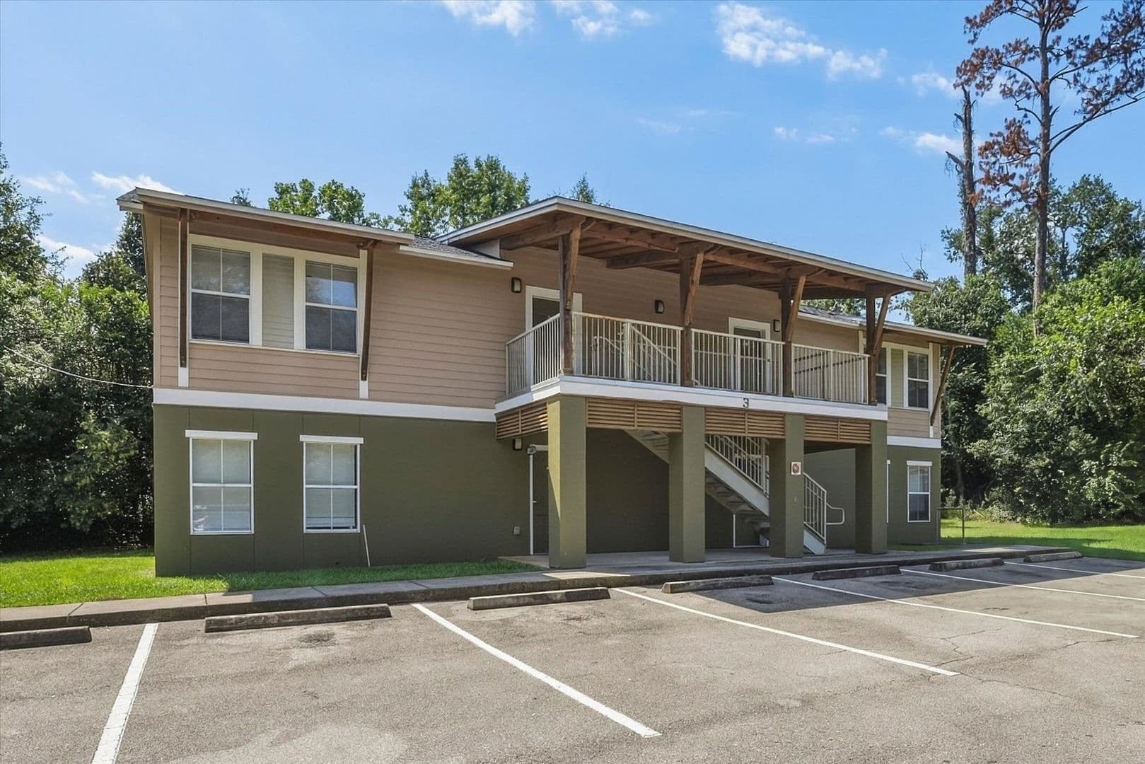 Tallahassee Apartment: 1609 W. Pensacola st
