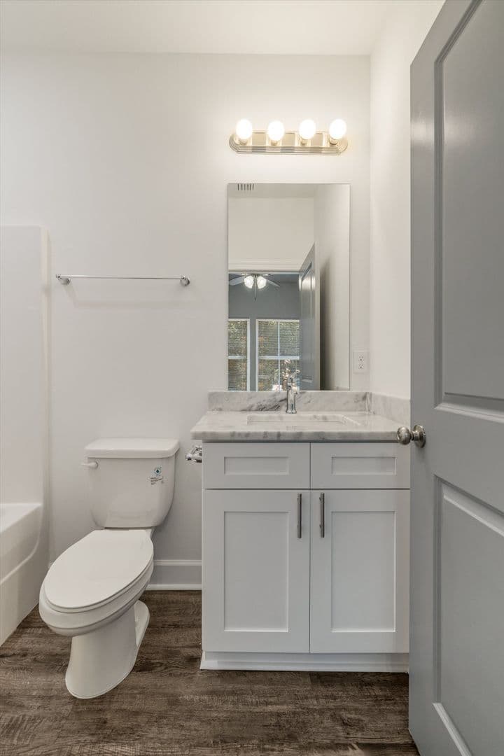 TALLAHASSEE Apartment: 1720 Airport Drive