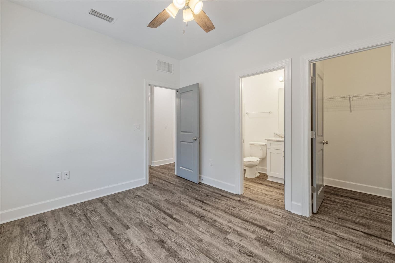 TALLAHASSEE Apartment: 1720 Airport Drive