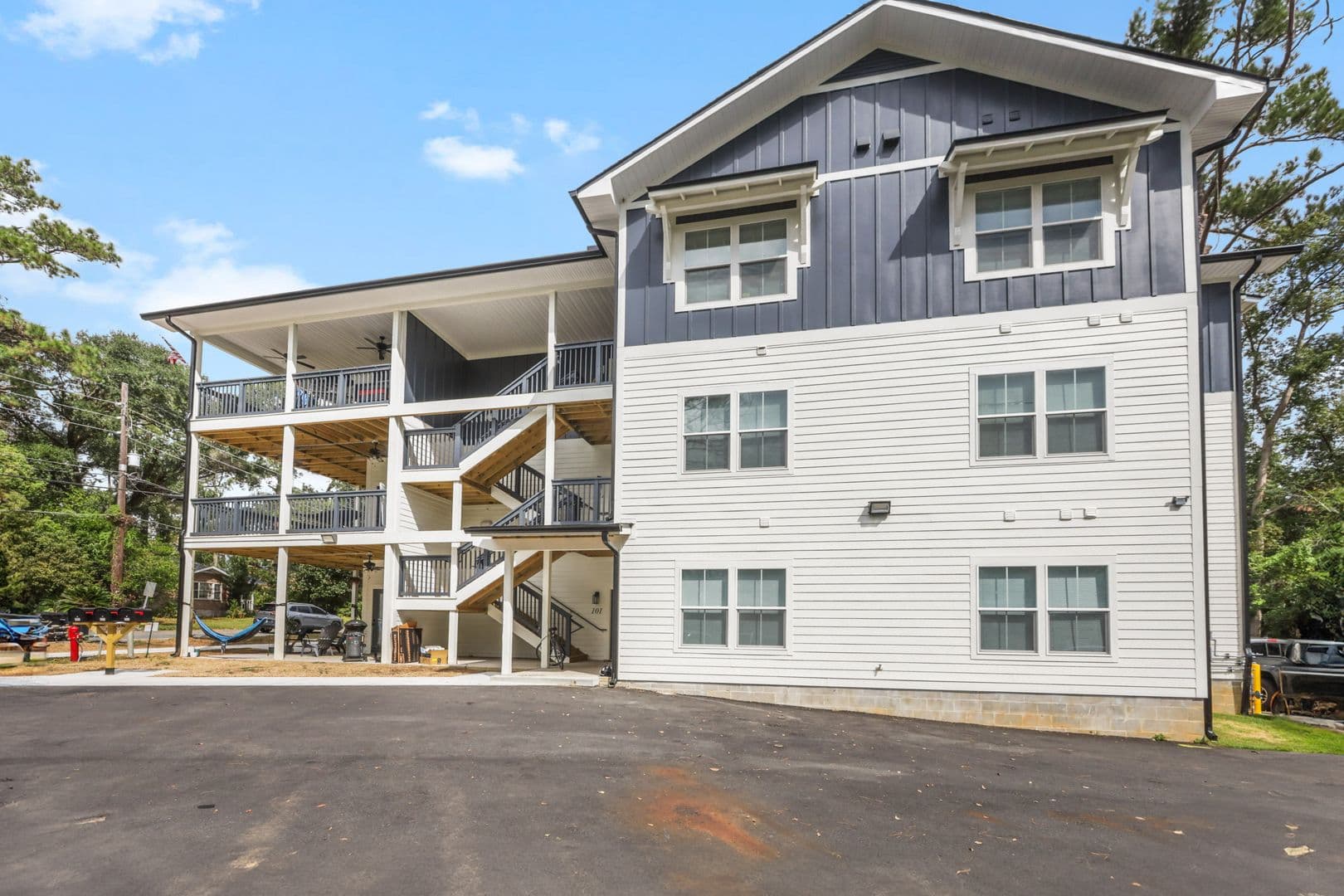 TALLAHASSEE Apartment: 1720 Airport Drive
