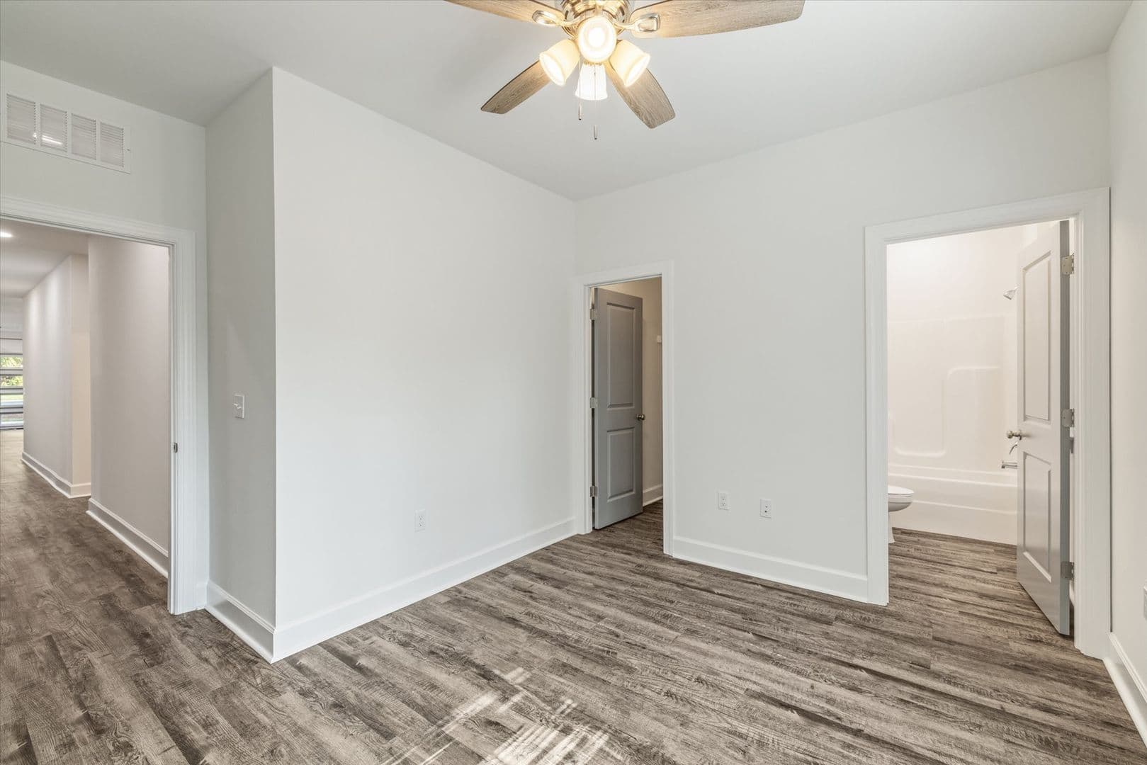 TALLAHASSEE Apartment: 1720 Airport Drive