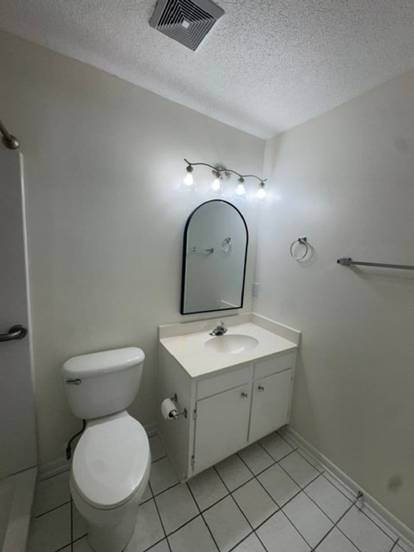 Tallahassee House: 180 SE Villas Ct C