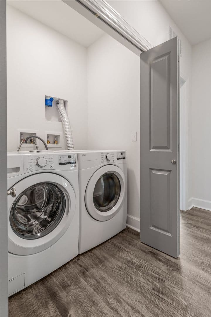 TALLAHASSEE Apartment: 1720 Airport Drive