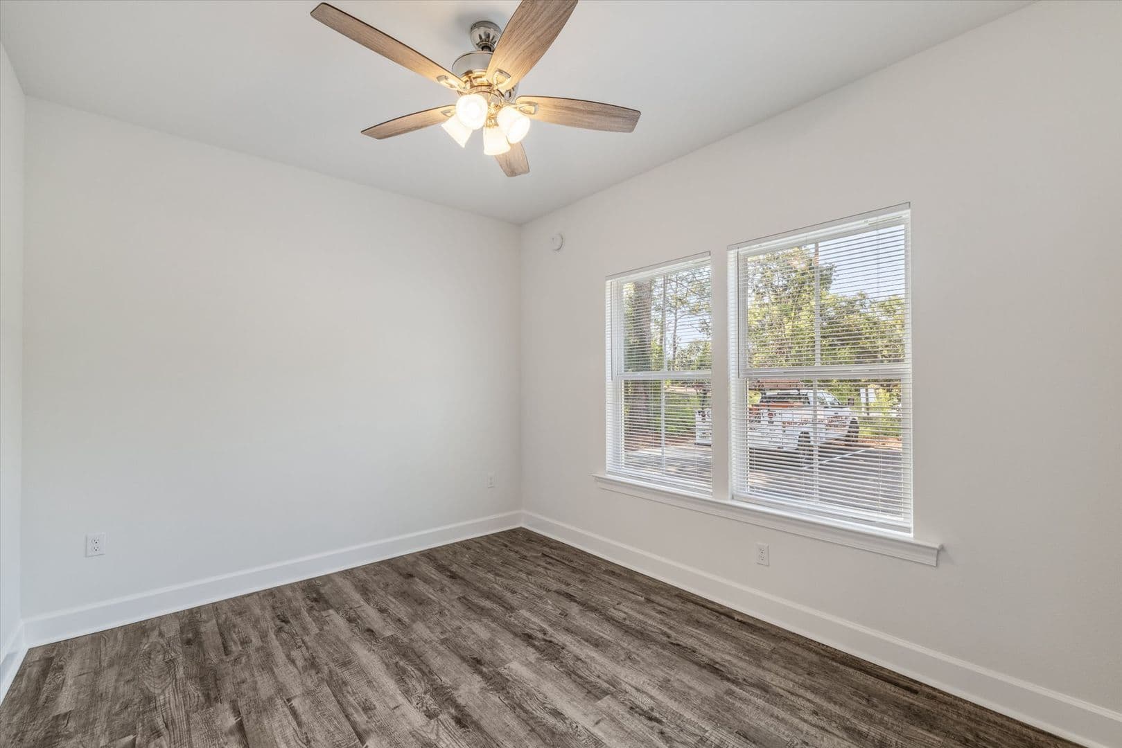 TALLAHASSEE Apartment: 1720 Airport Drive