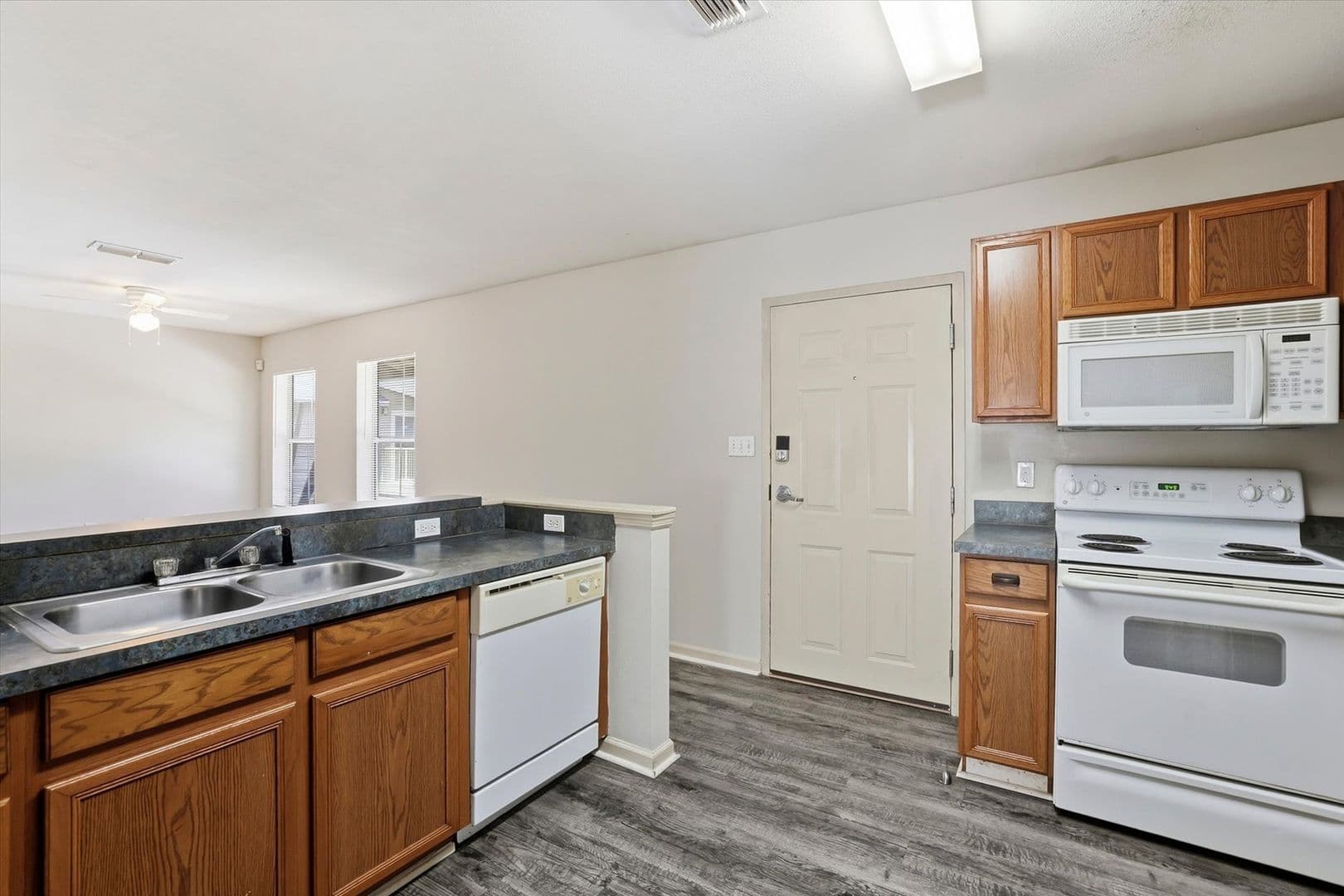 Tallahassee Apartment: 1609 W. Pensacola st
