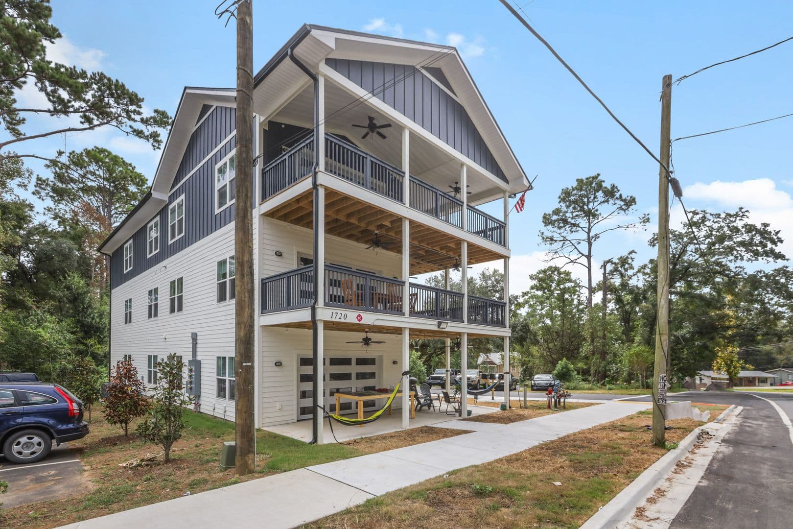TALLAHASSEE Apartment: 1720 Airport Drive
