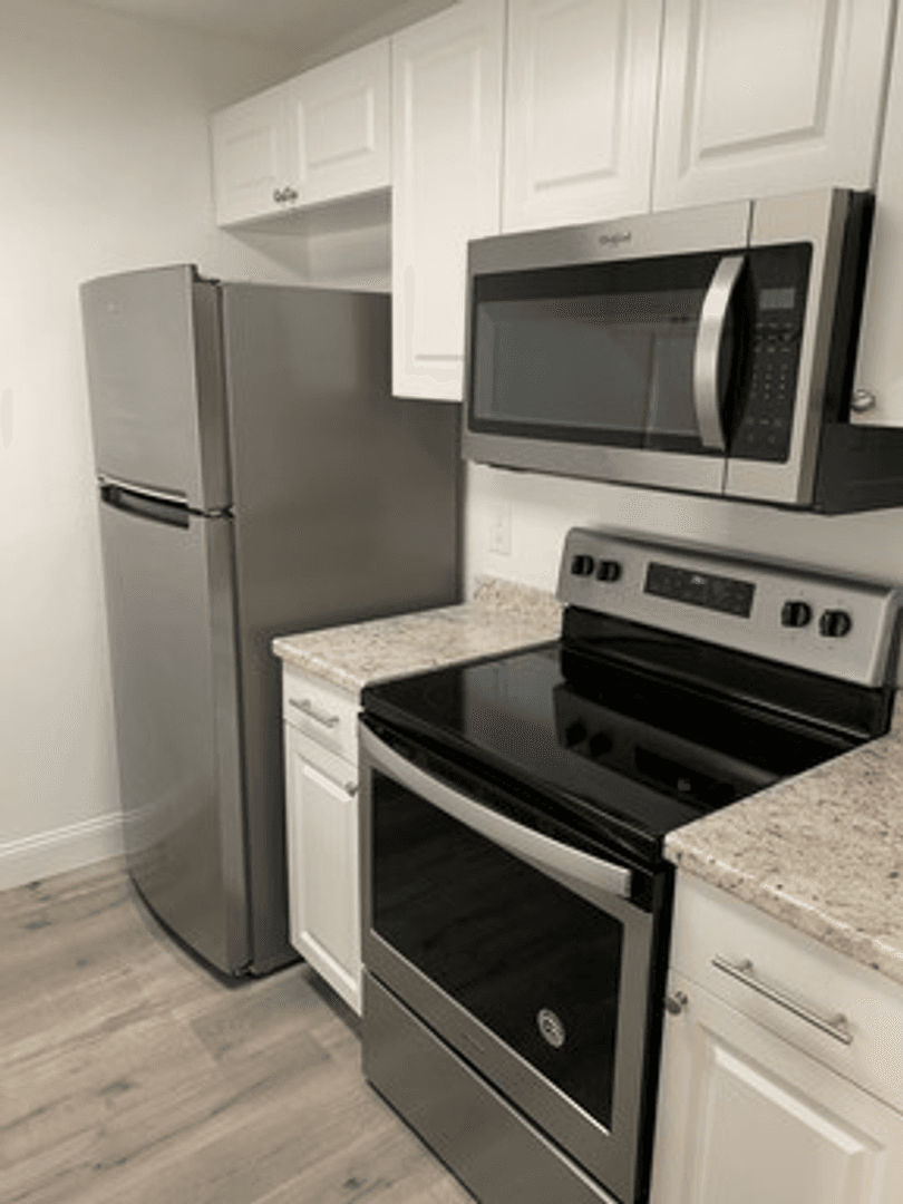 Tallahassee Apartment: 1612 Overstreet