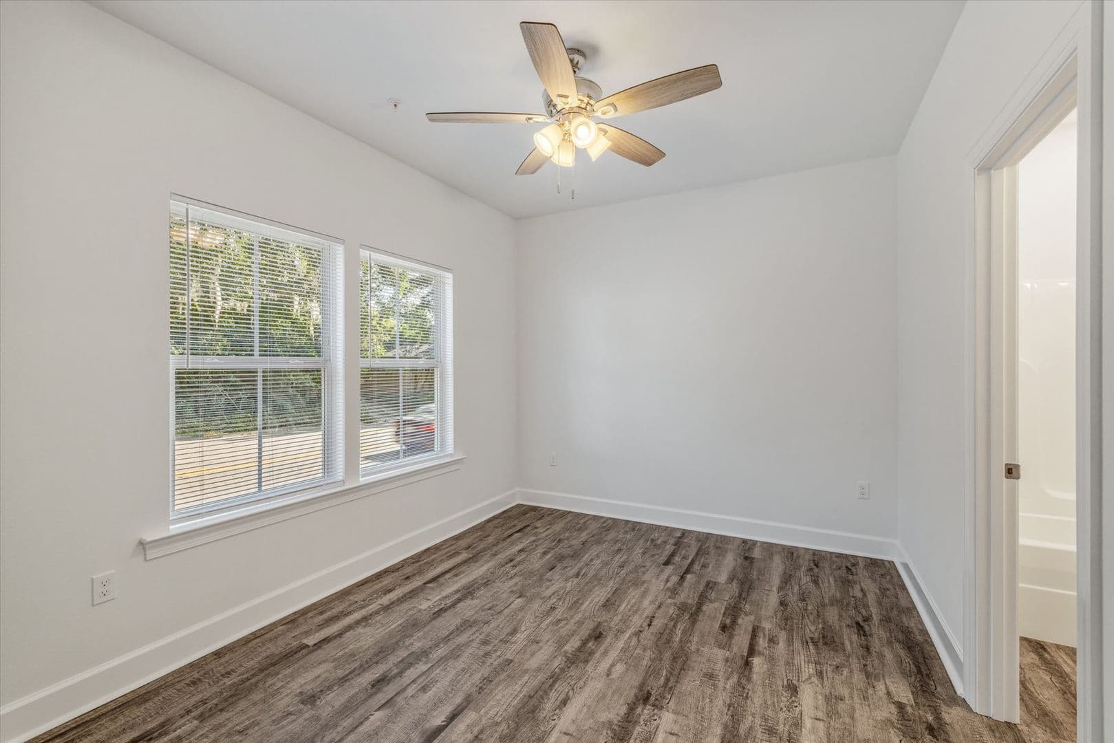 TALLAHASSEE Apartment: 1720 Airport Drive