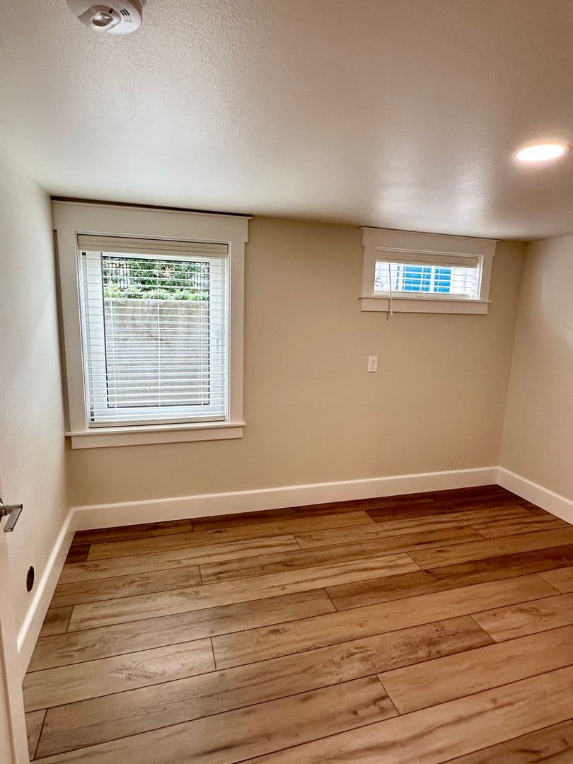 Albany Apartment: 222 1st Avenue SE