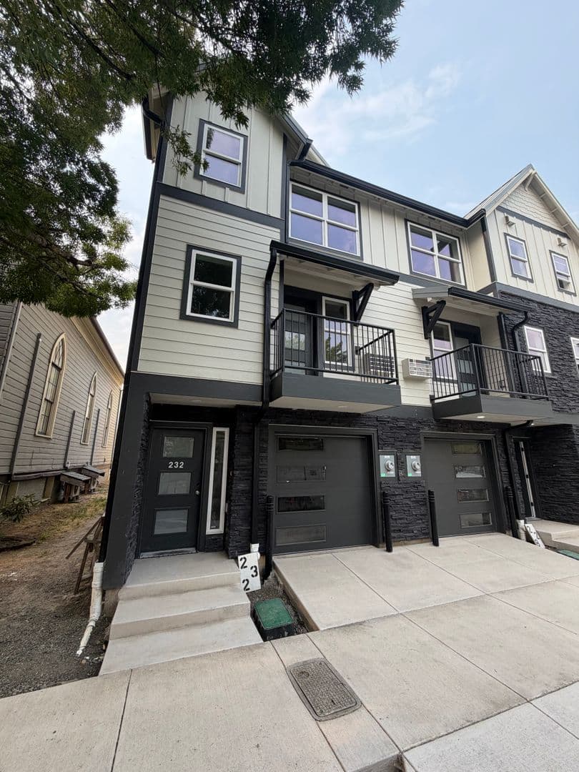 Albany Townhome: Montgomery Place