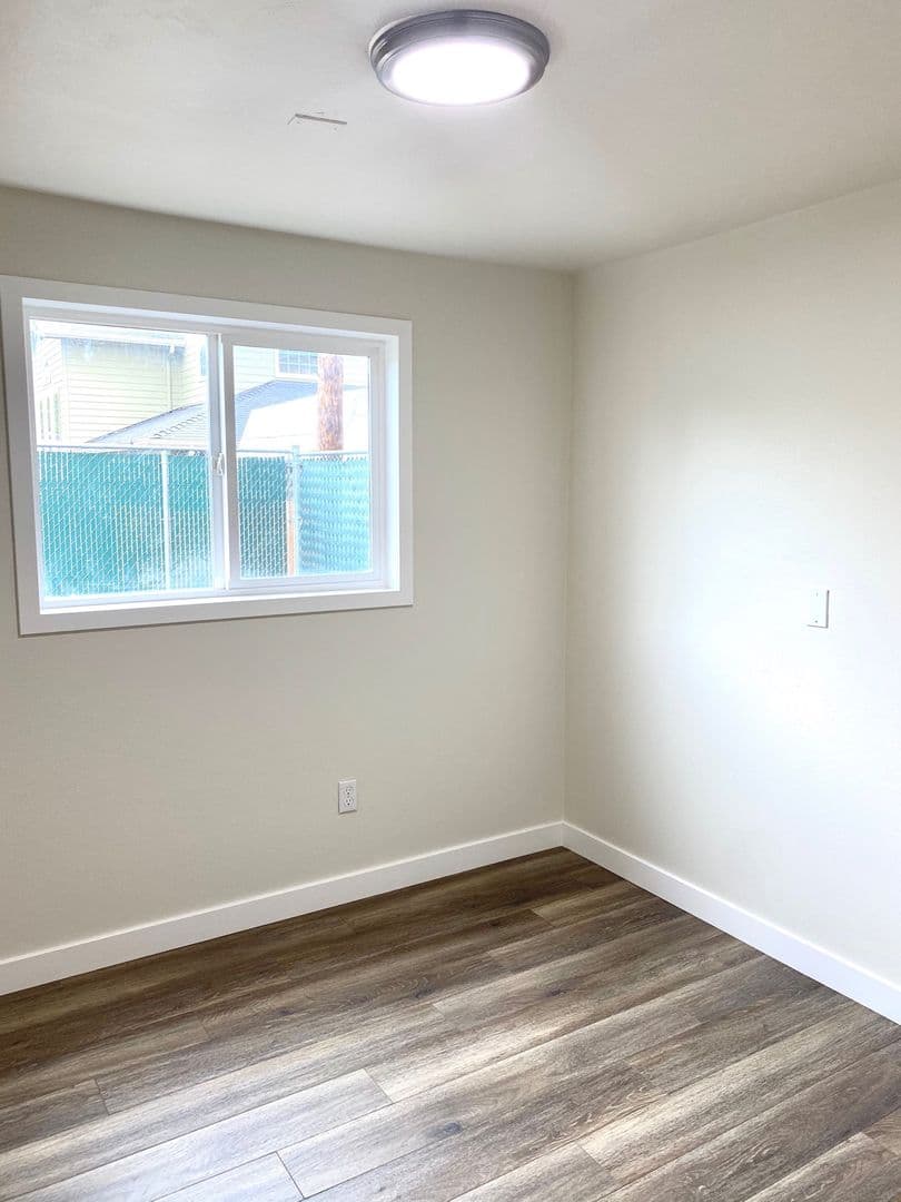 Albany Apartment: 805/815 Elm St. SW