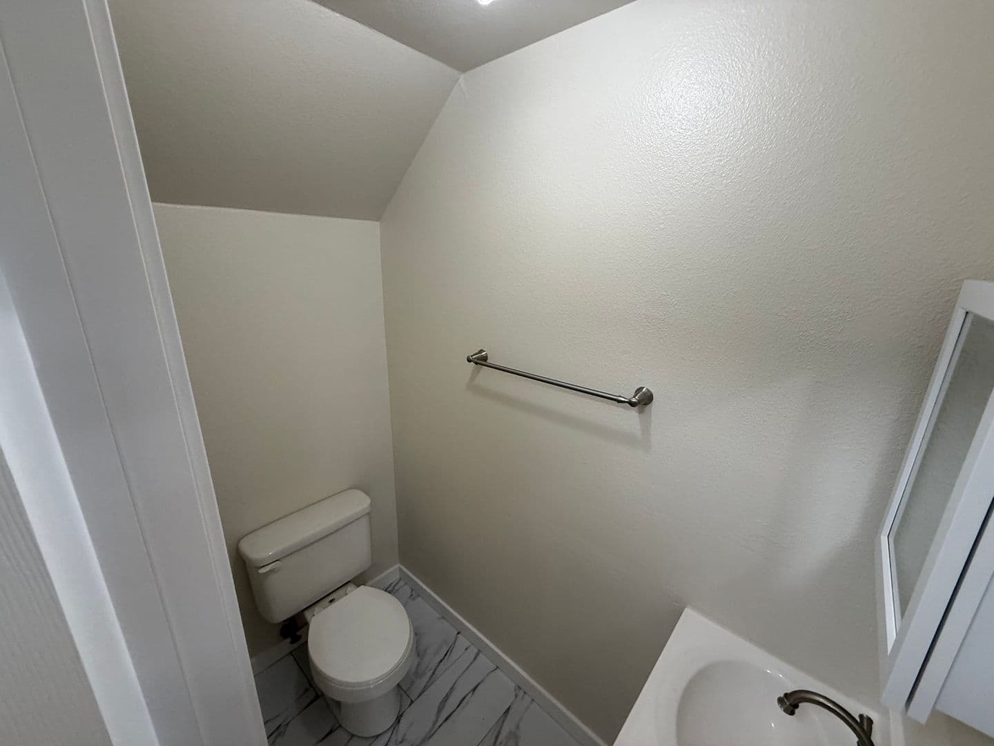 Lebanon Apartment: 815 to 865 Academy