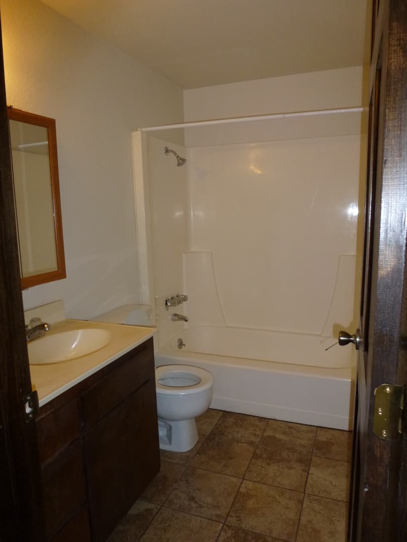 Albany Apartment: Springwood Manor