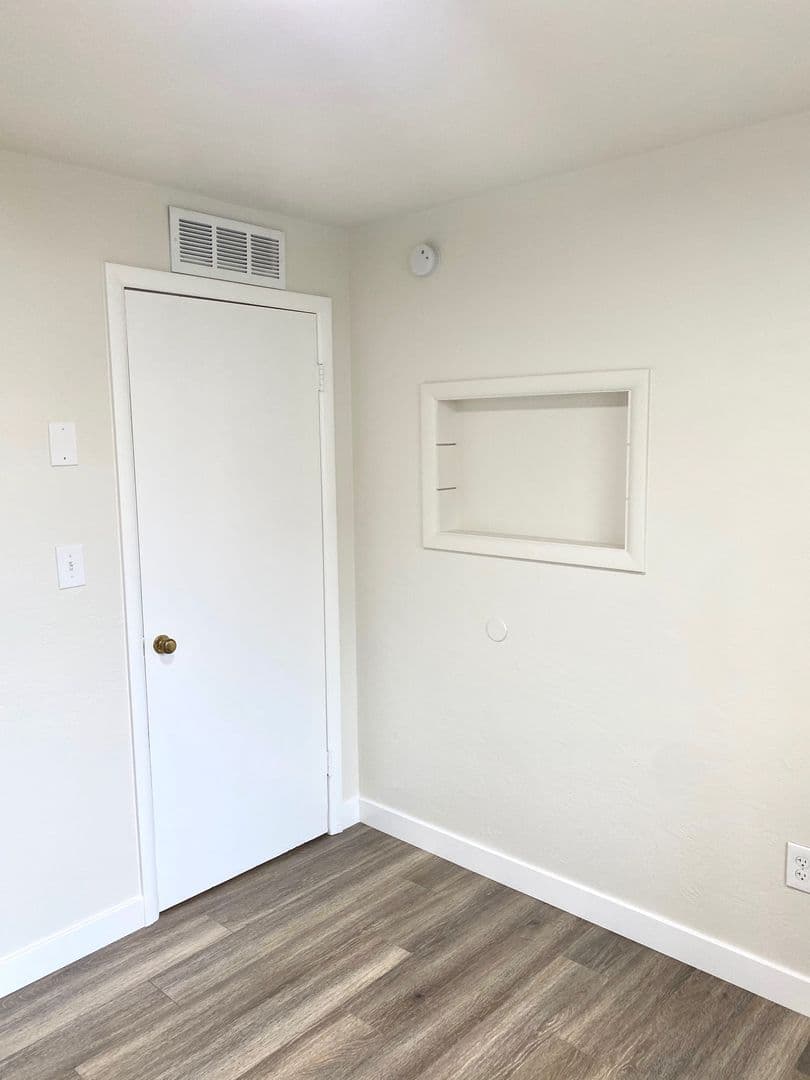 Albany Apartment: 805/815 Elm St. SW