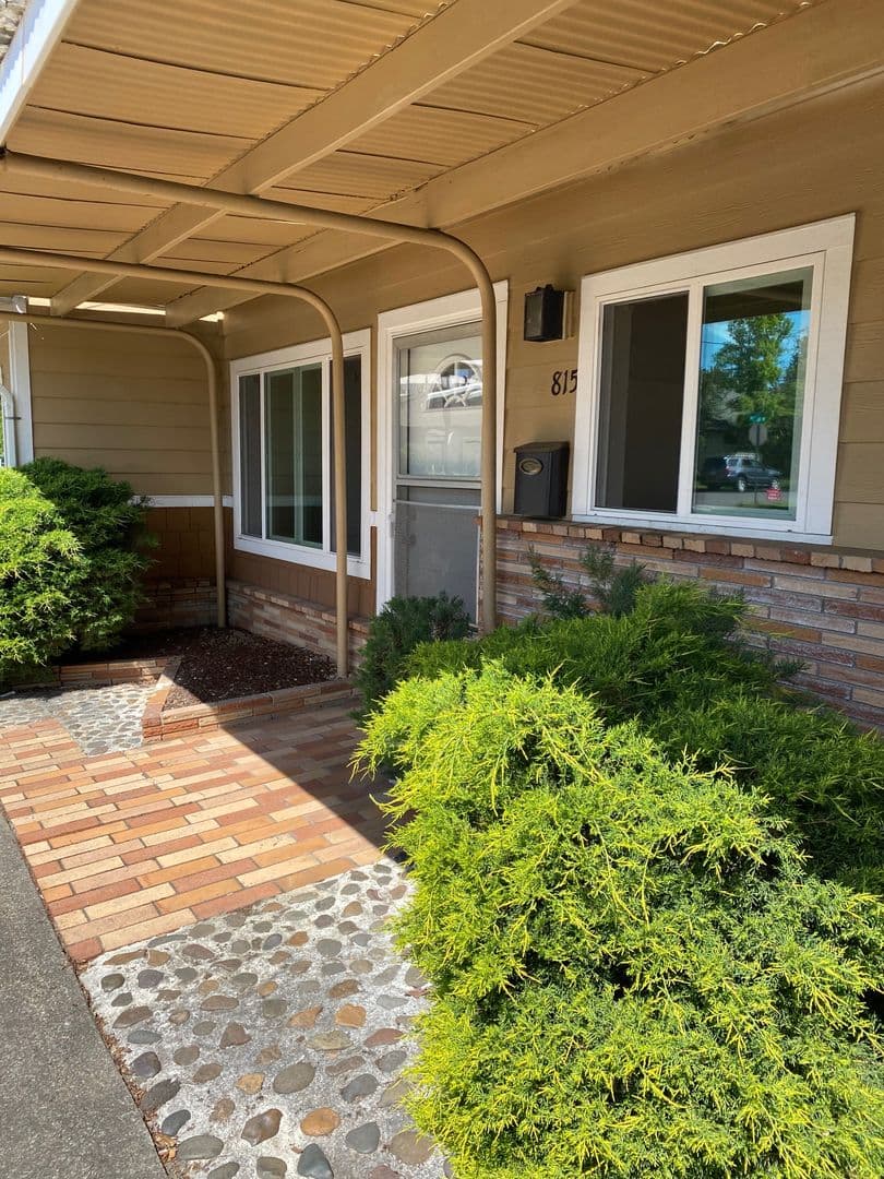 Albany Apartment: 805/815 Elm St. SW