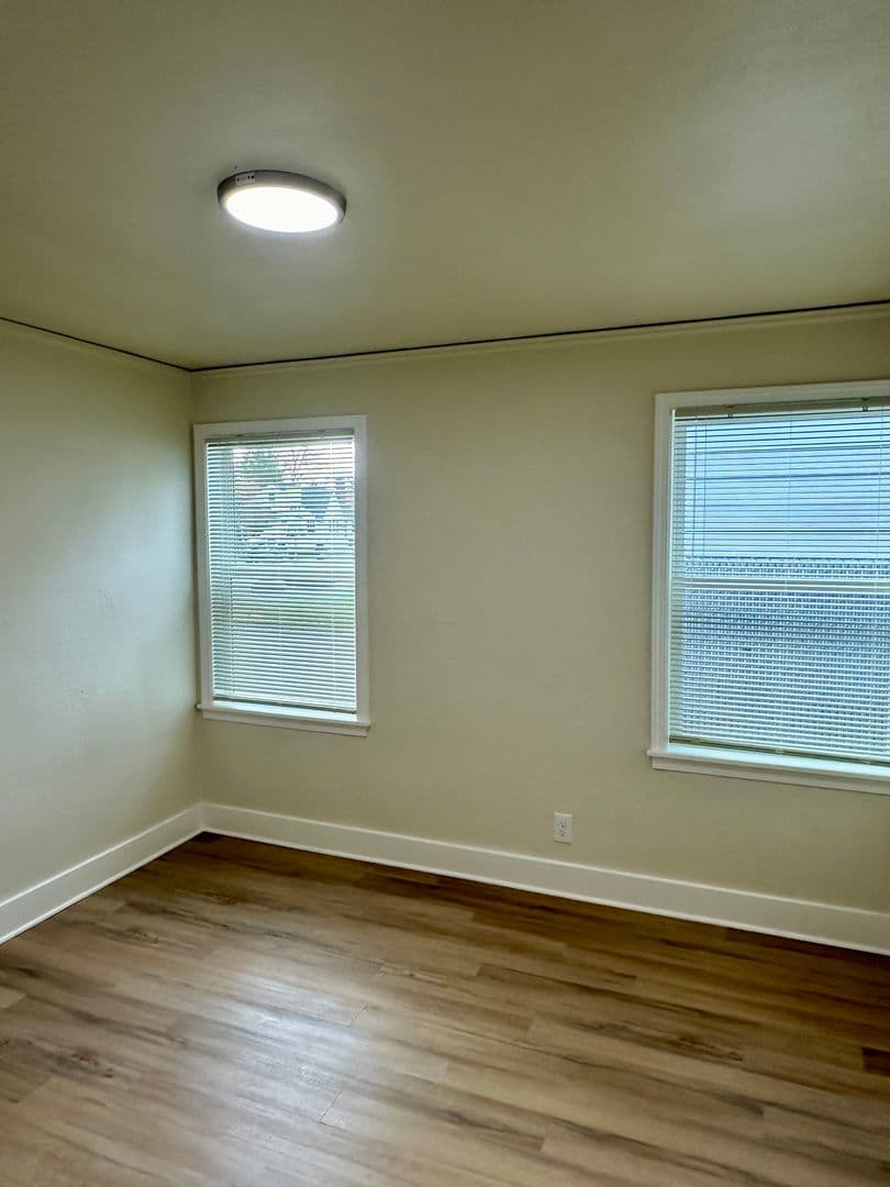 Albany Apartment: 1143/1145 12th Ave SW