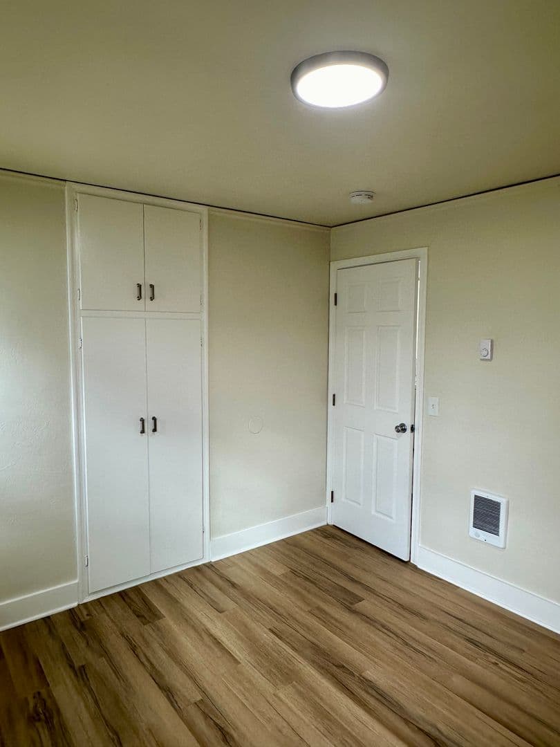Albany Apartment: 1143/1145 12th Ave SW