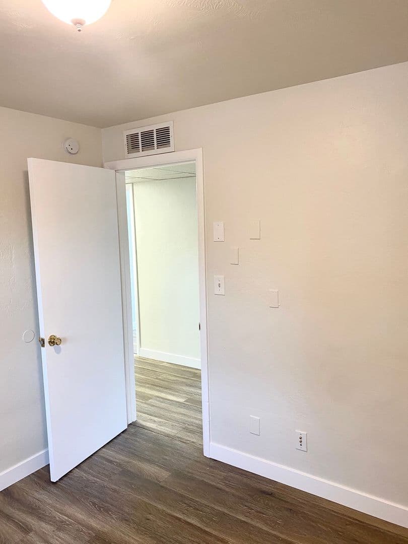 Albany Apartment: 805/815 Elm St. SW