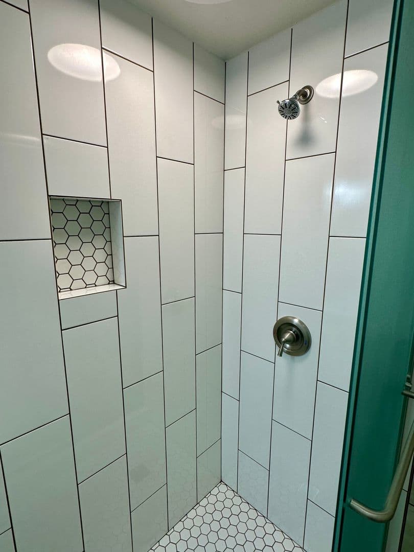 Albany Apartment: 1143/1145 12th Ave SW