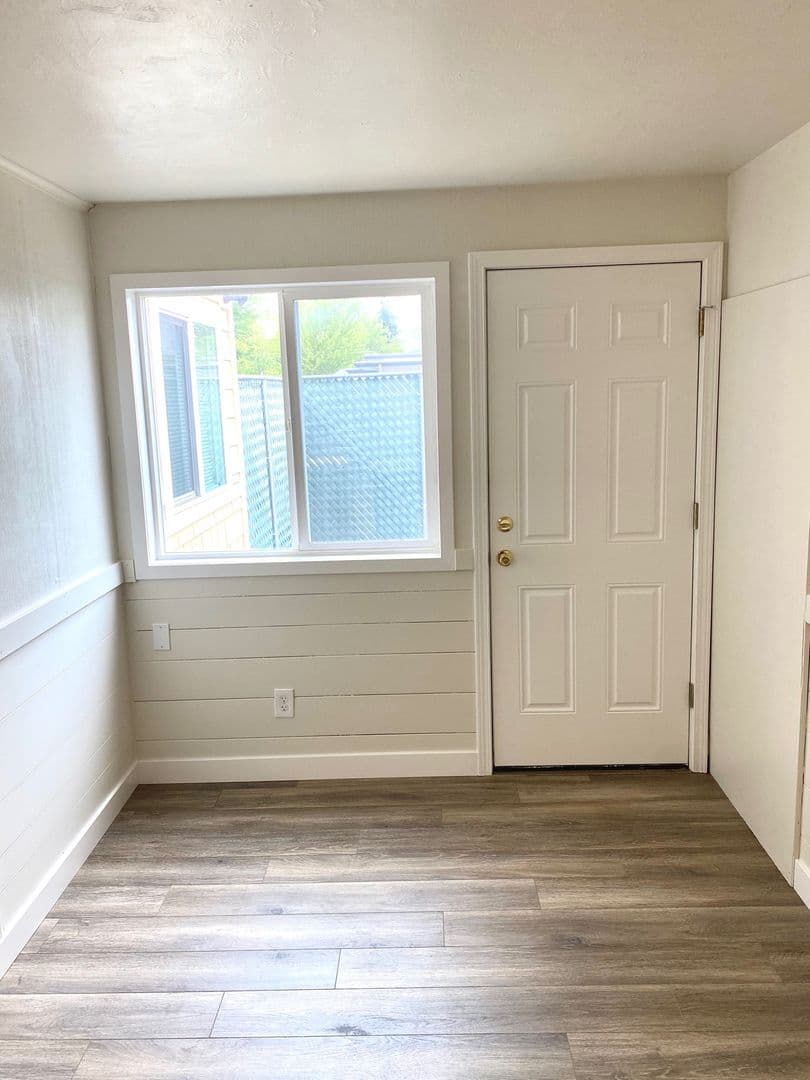 Albany Apartment: 805/815 Elm St. SW