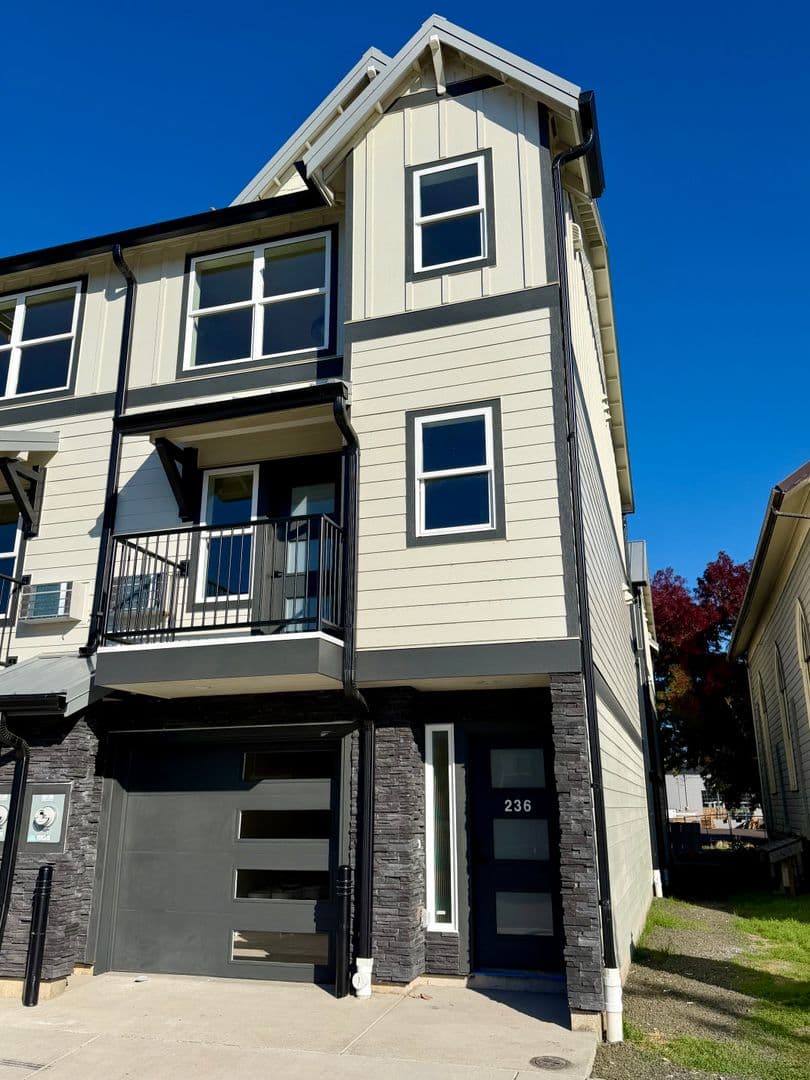 Albany Townhome: Montgomery Place
