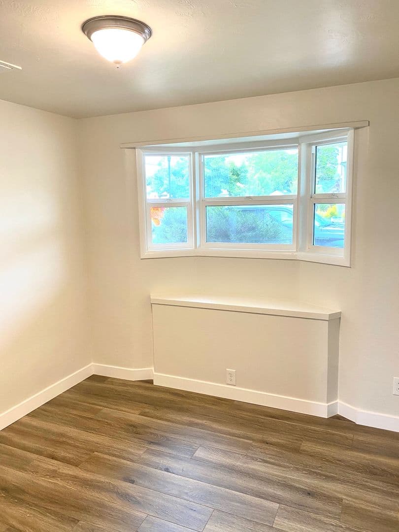 Albany Apartment: 805/815 Elm St. SW