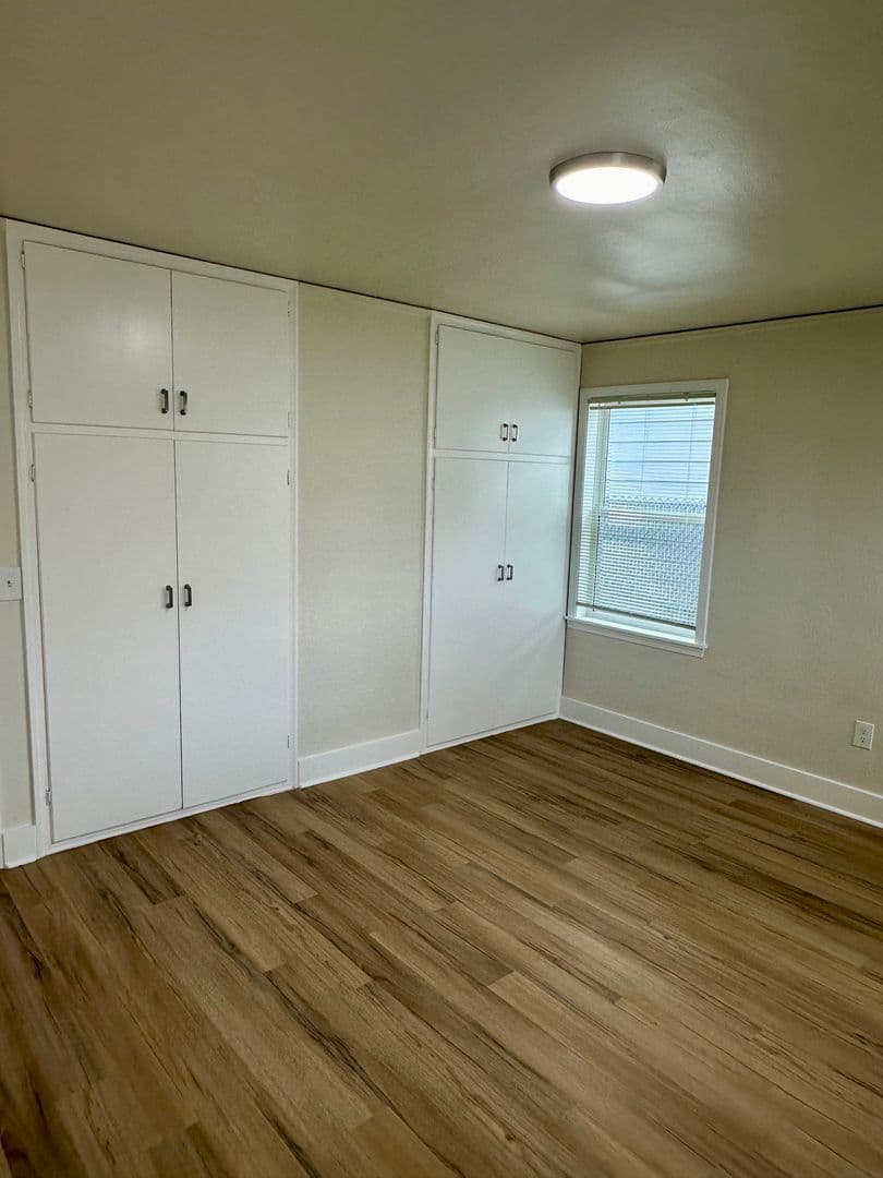 Albany Apartment: 1143/1145 12th Ave SW