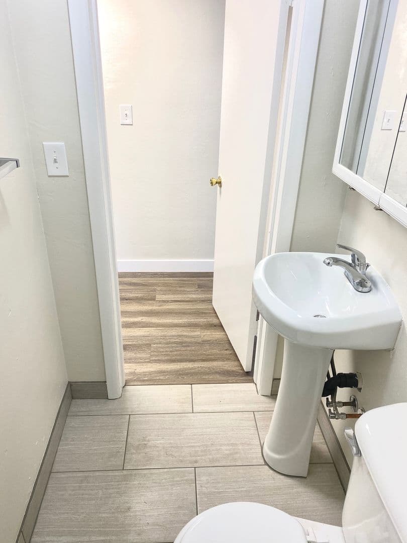 Albany Apartment: 805/815 Elm St. SW