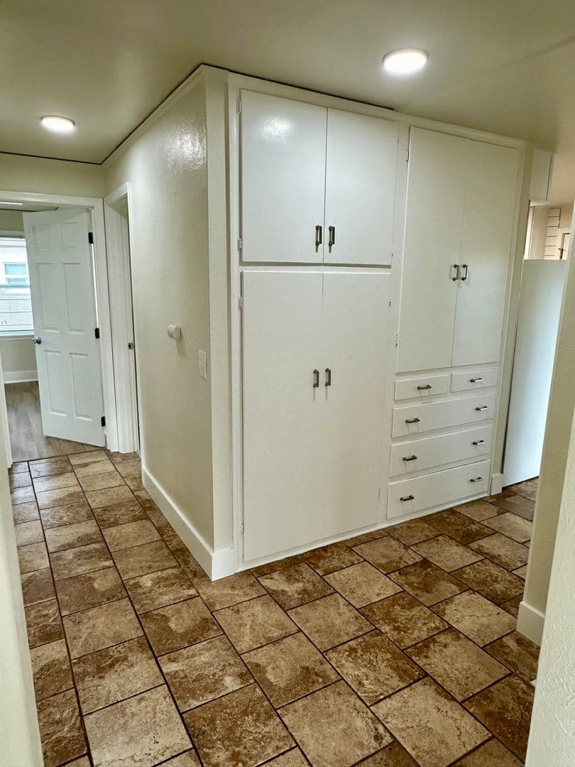 Albany Apartment: 1143/1145 12th Ave SW