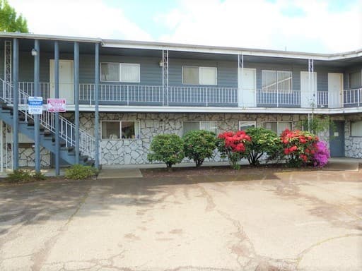 Albany Apartment: Metro Capri