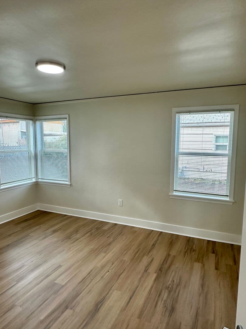 Albany Apartment: 1143/1145 12th Ave SW