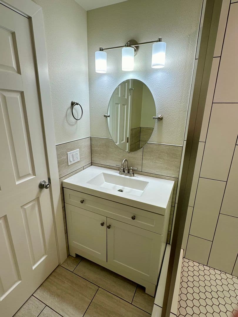 Albany Apartment: 1143/1145 12th Ave SW