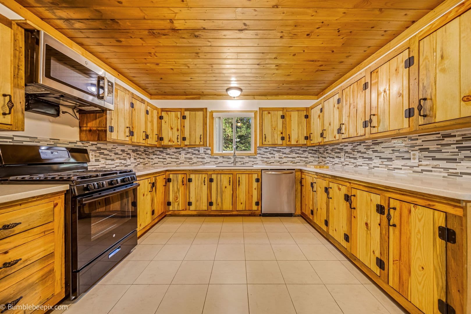 Newport Apartment: 4450 Hwy 211