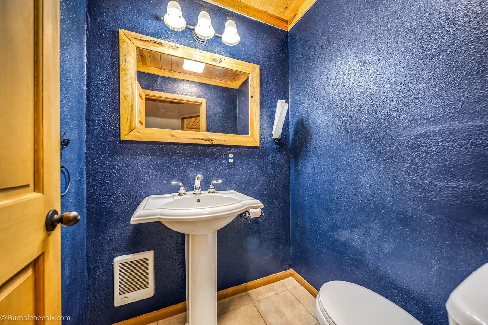 Newport Apartment: 4450 Hwy 211