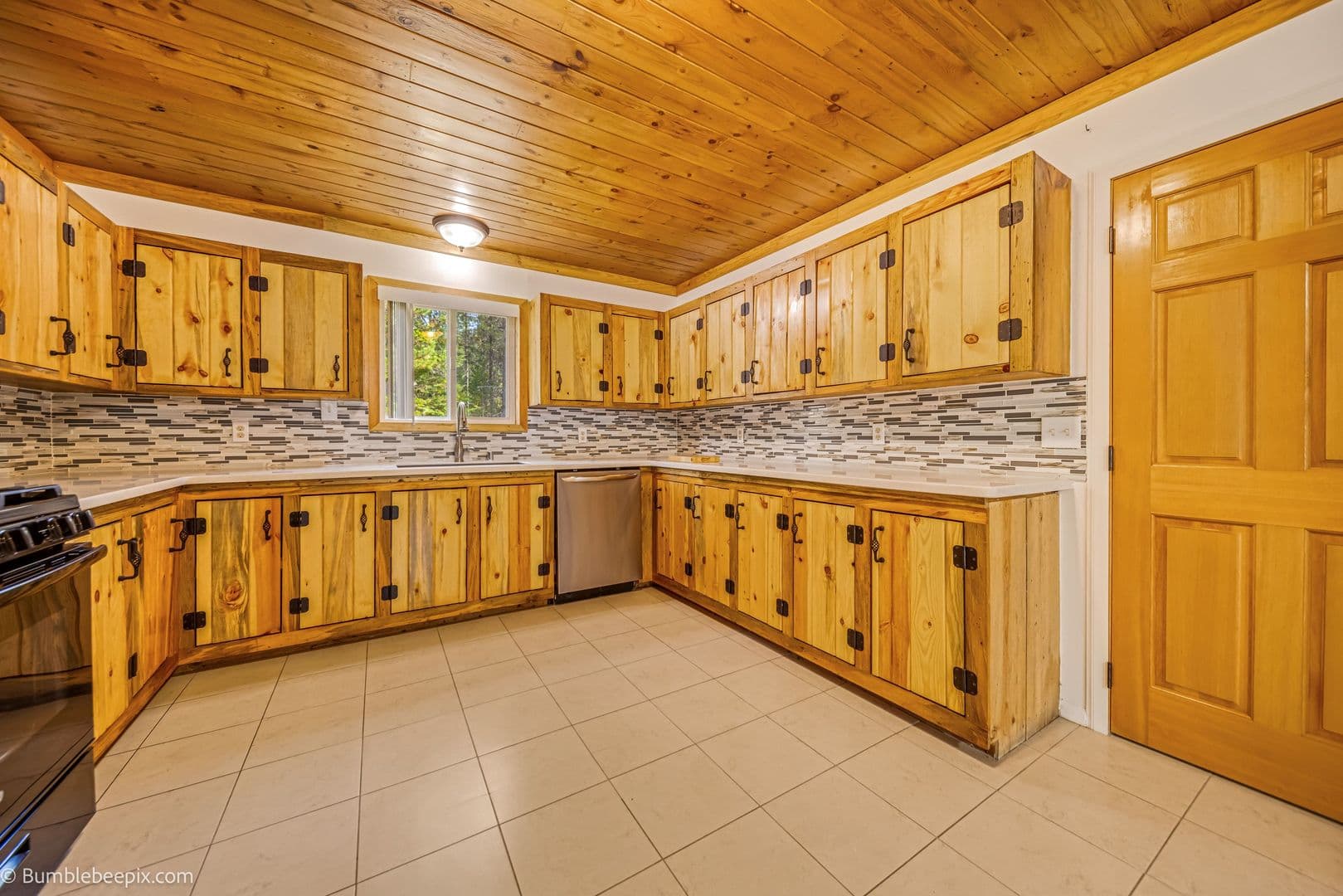 Newport Apartment: 4450 Hwy 211