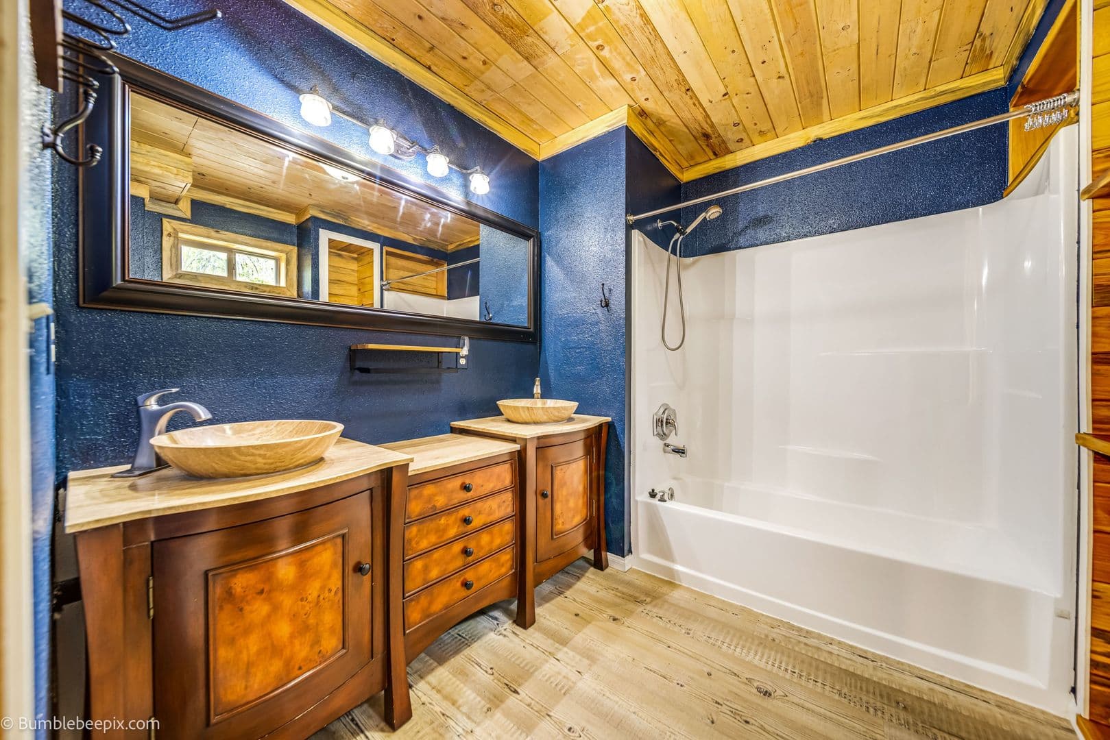 Newport Apartment: 4450 Hwy 211